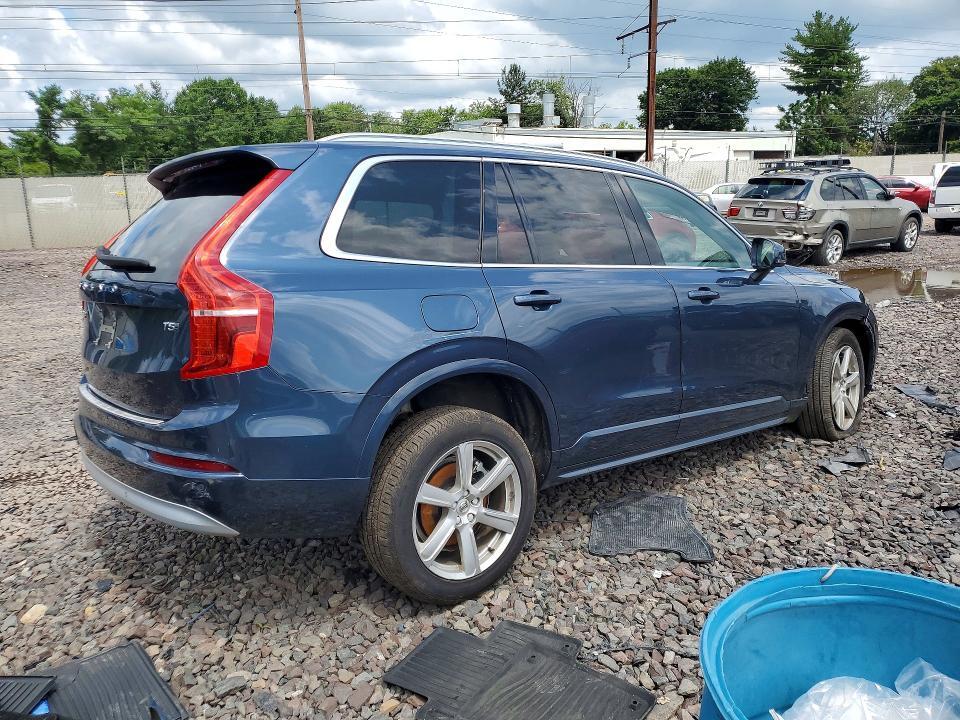 2022 VOLVO XC90 T5 MOMENTUM — Фото 3 из 14