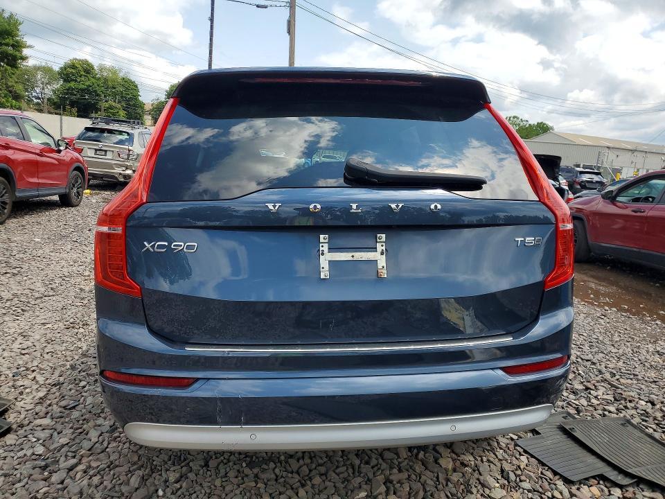 2022 VOLVO XC90 T5 MOMENTUM — Фото 6 из 14