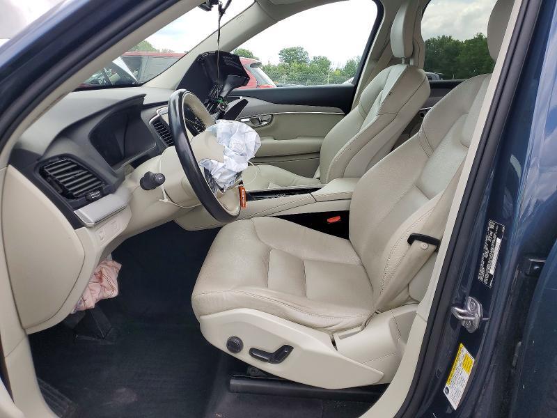 2022 VOLVO XC90 T5 MOMENTUM — Фото 7 из 14