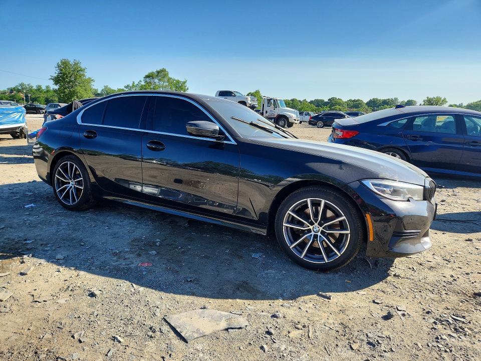 2021 BMW 330XI — Фото 4 из 12