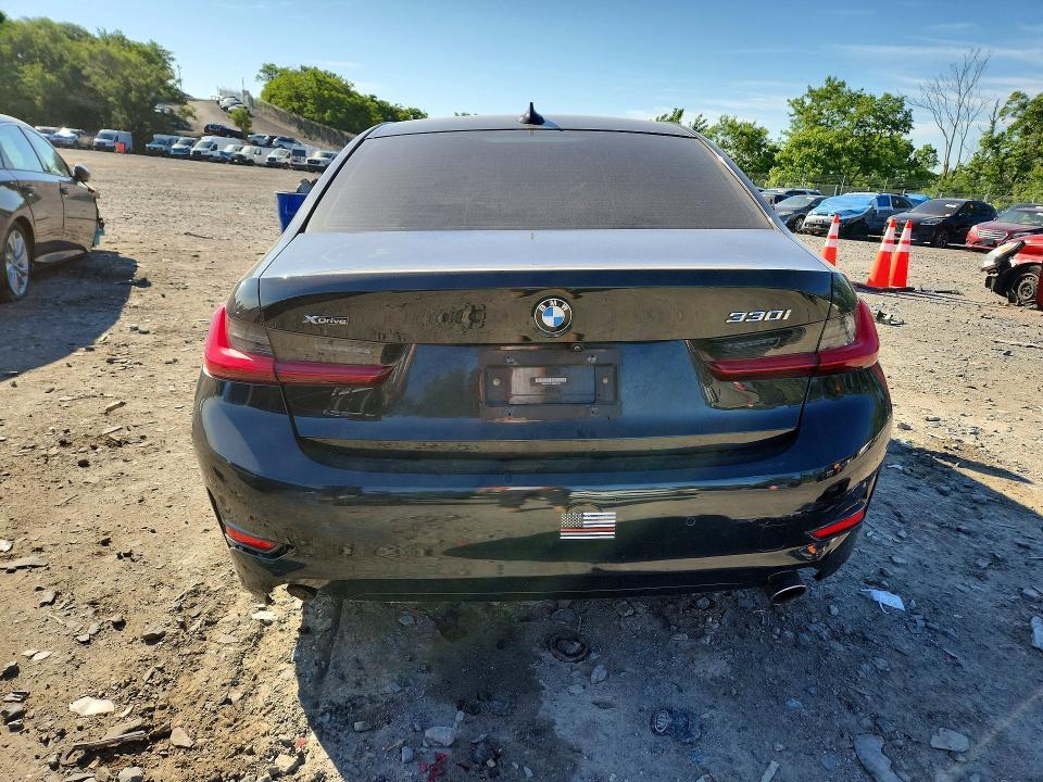 2021 BMW 330XI — Фото 6 из 12