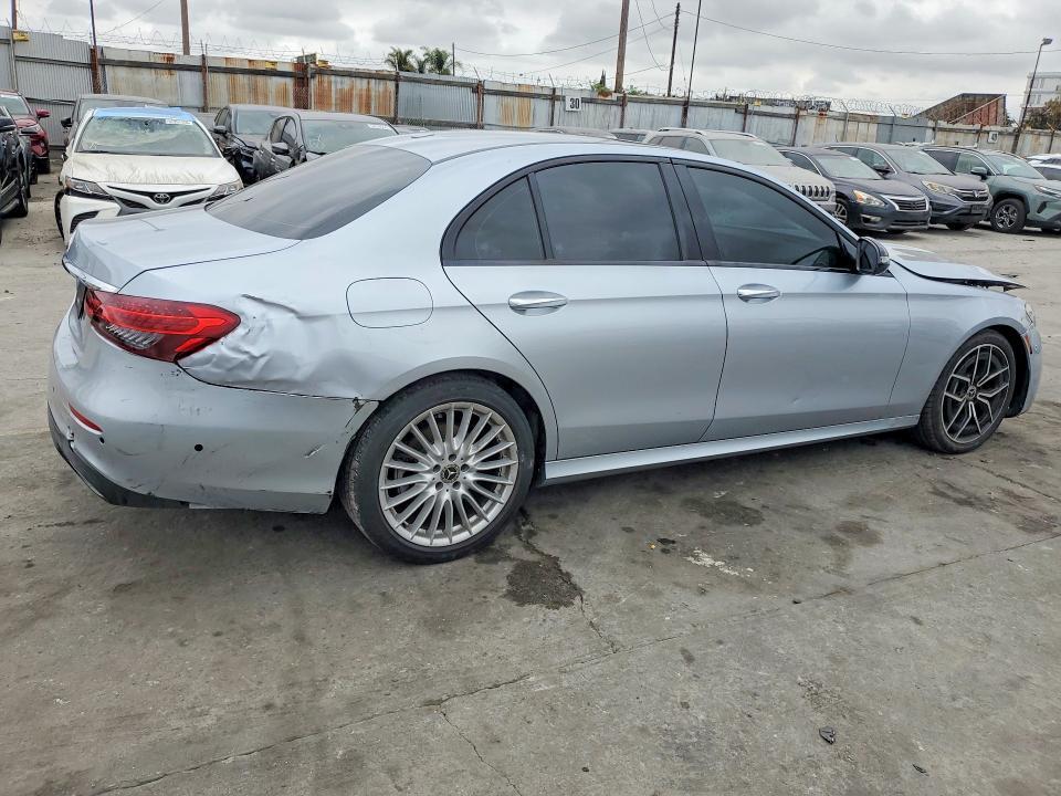 2021 MERCEDES-BENZ E 350 — Фото 3 из 12