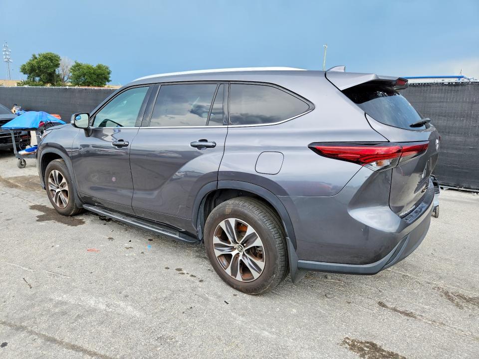 2021 TOYOTA HIGHLANDER XLE — Фото 2 из 13