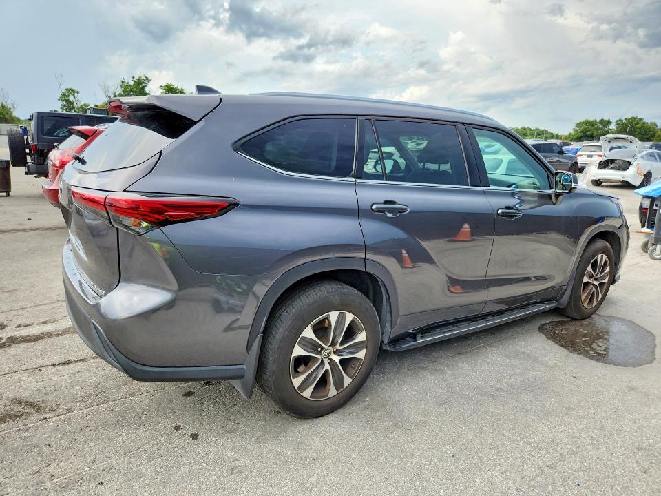 2021 TOYOTA HIGHLANDER XLE — Фото 3 из 13