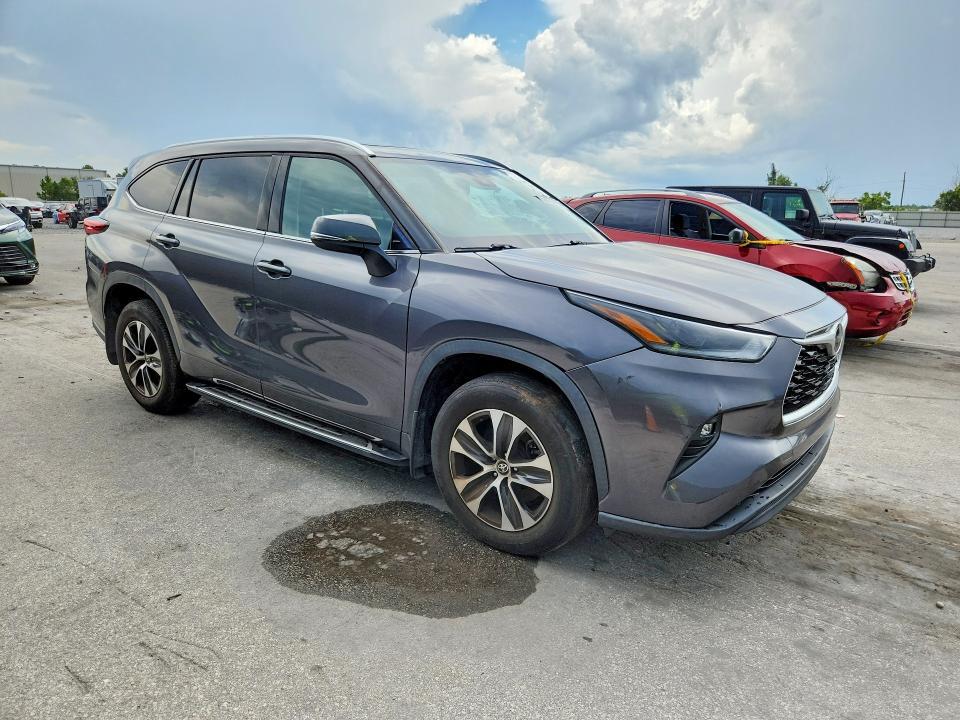 2021 TOYOTA HIGHLANDER XLE — Фото 4 из 13