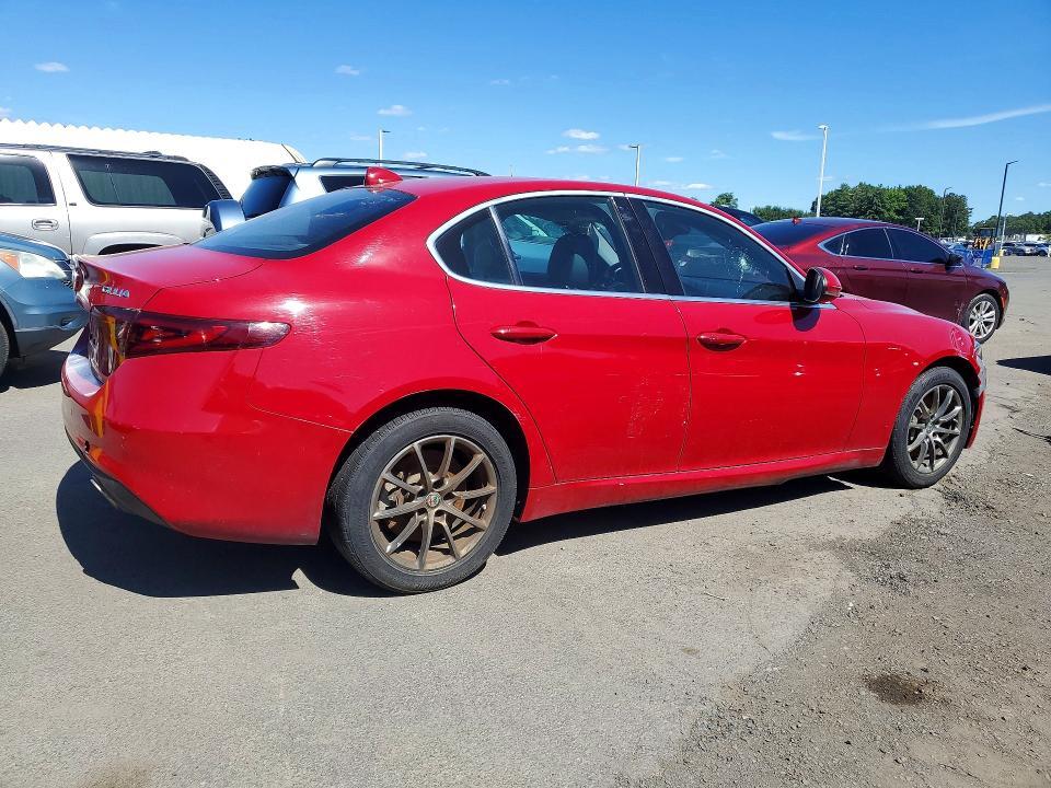2020 ALFA ROMEO GIULIA — Фото 3 из 12