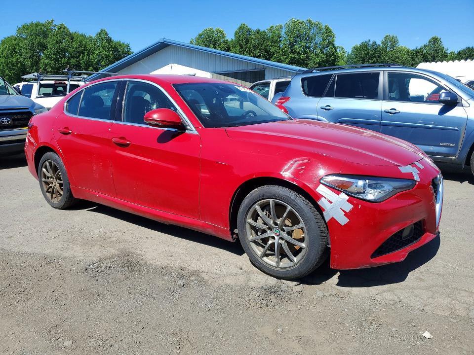 2020 ALFA ROMEO GIULIA — Фото 4 из 12
