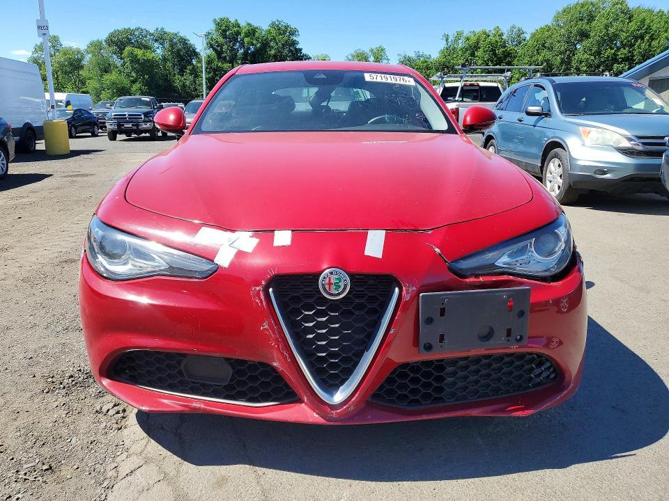 2020 ALFA ROMEO GIULIA — Фото 5 из 12