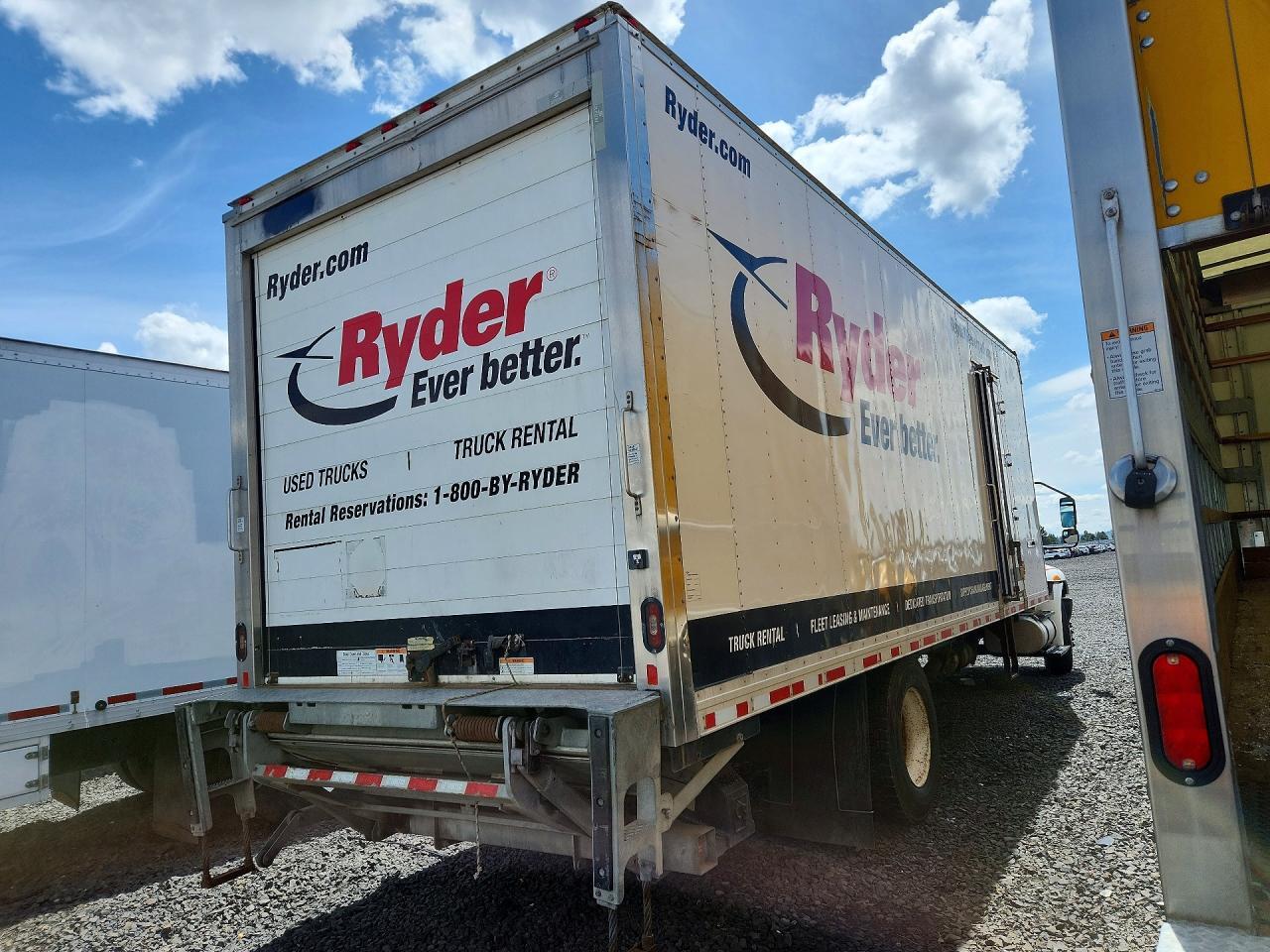 2020 INTERNATIONAL MV607 REFRIGERATED BOX TRUCK — Фото 3 из 13