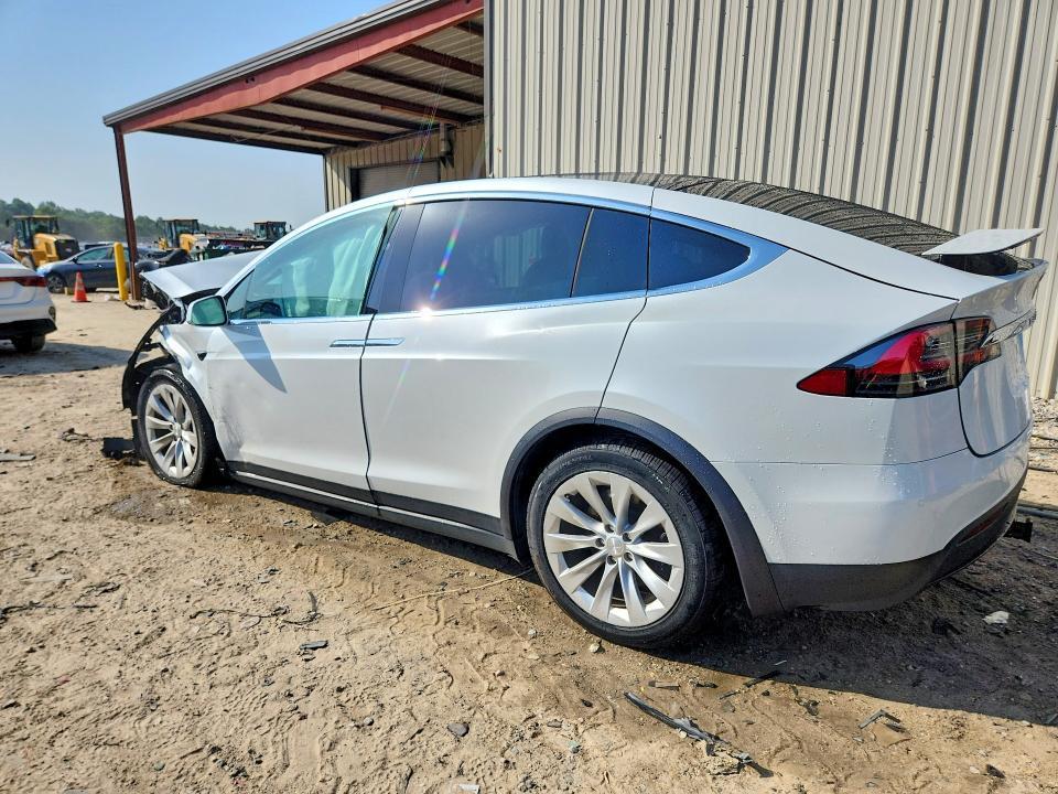 2020 TESLA MODEL X — Фото 2 из 12