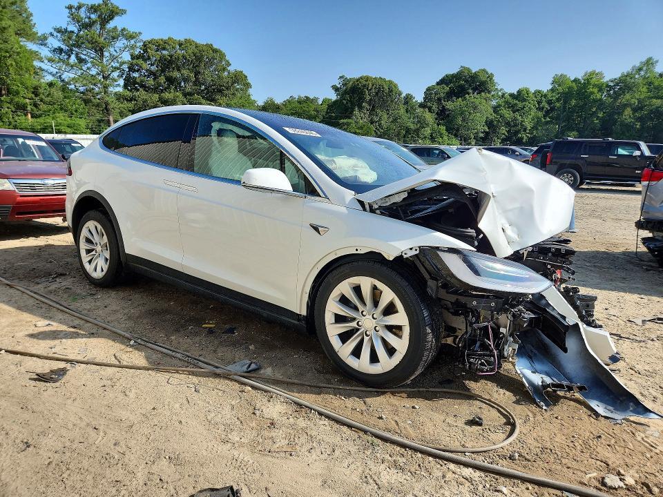 2020 TESLA MODEL X — Фото 4 из 12