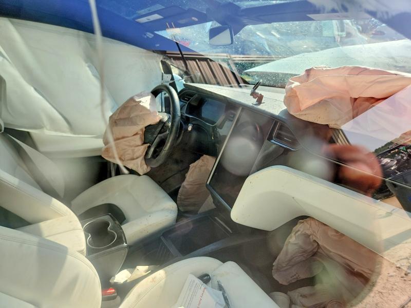 2020 TESLA MODEL X — Фото 9 из 12