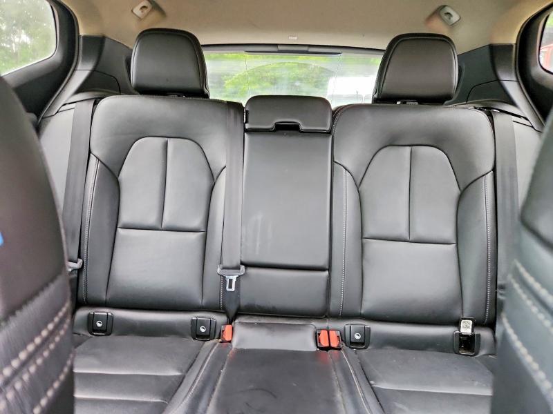 2020 VOLVO XC40 T4 MOMENTUM — Фото 10 из 13