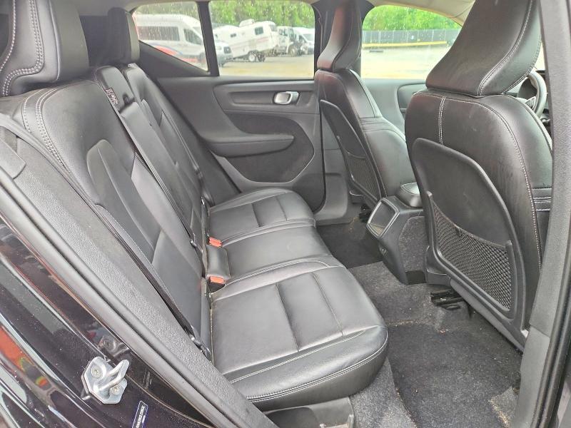 2020 VOLVO XC40 T4 MOMENTUM — Фото 11 из 13