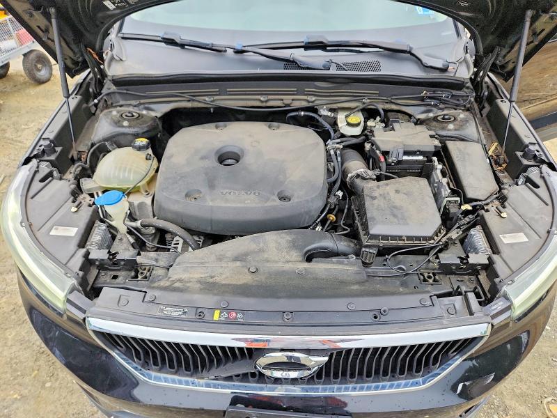 2020 VOLVO XC40 T4 MOMENTUM — Фото 12 из 13