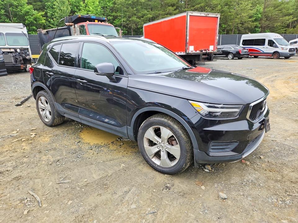 2020 VOLVO XC40 T4 MOMENTUM — Фото 4 из 13