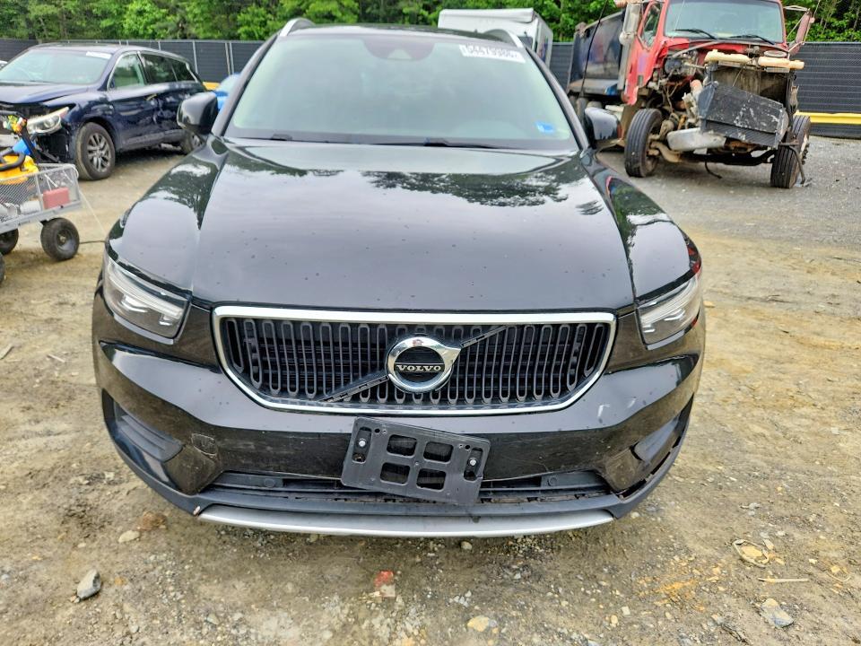 2020 VOLVO XC40 T4 MOMENTUM — Фото 5 из 13