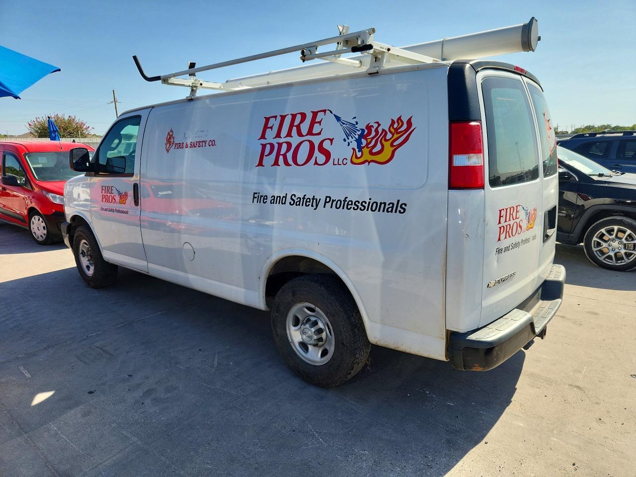 2019 CHEVROLET EXPRESS G2500 — Фото 2 из 13