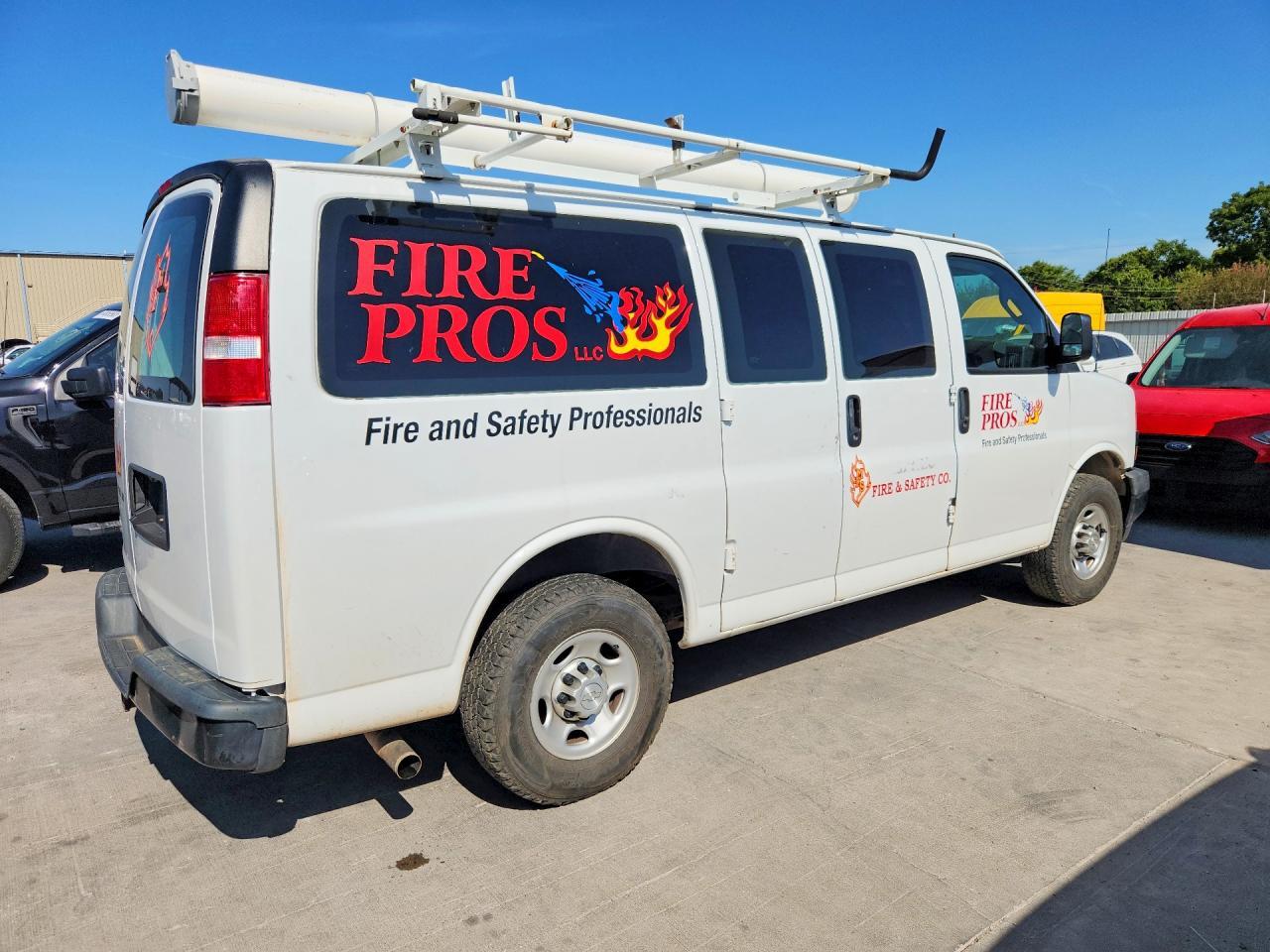 2019 CHEVROLET EXPRESS G2500 — Фото 3 из 13