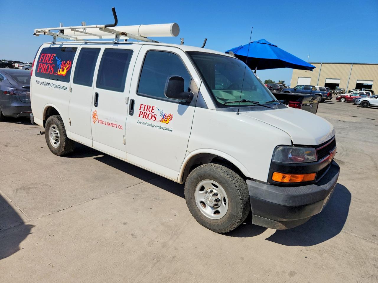 2019 CHEVROLET EXPRESS G2500 — Фото 4 из 13
