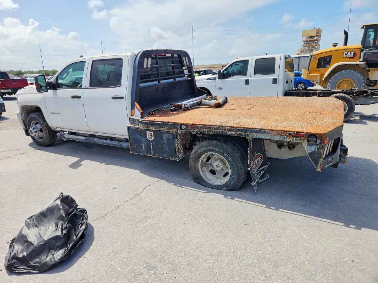 2019 CHEVROLET SILVERADO C3500 6.0L V-8 FLAT BED — Фото 2 из 12