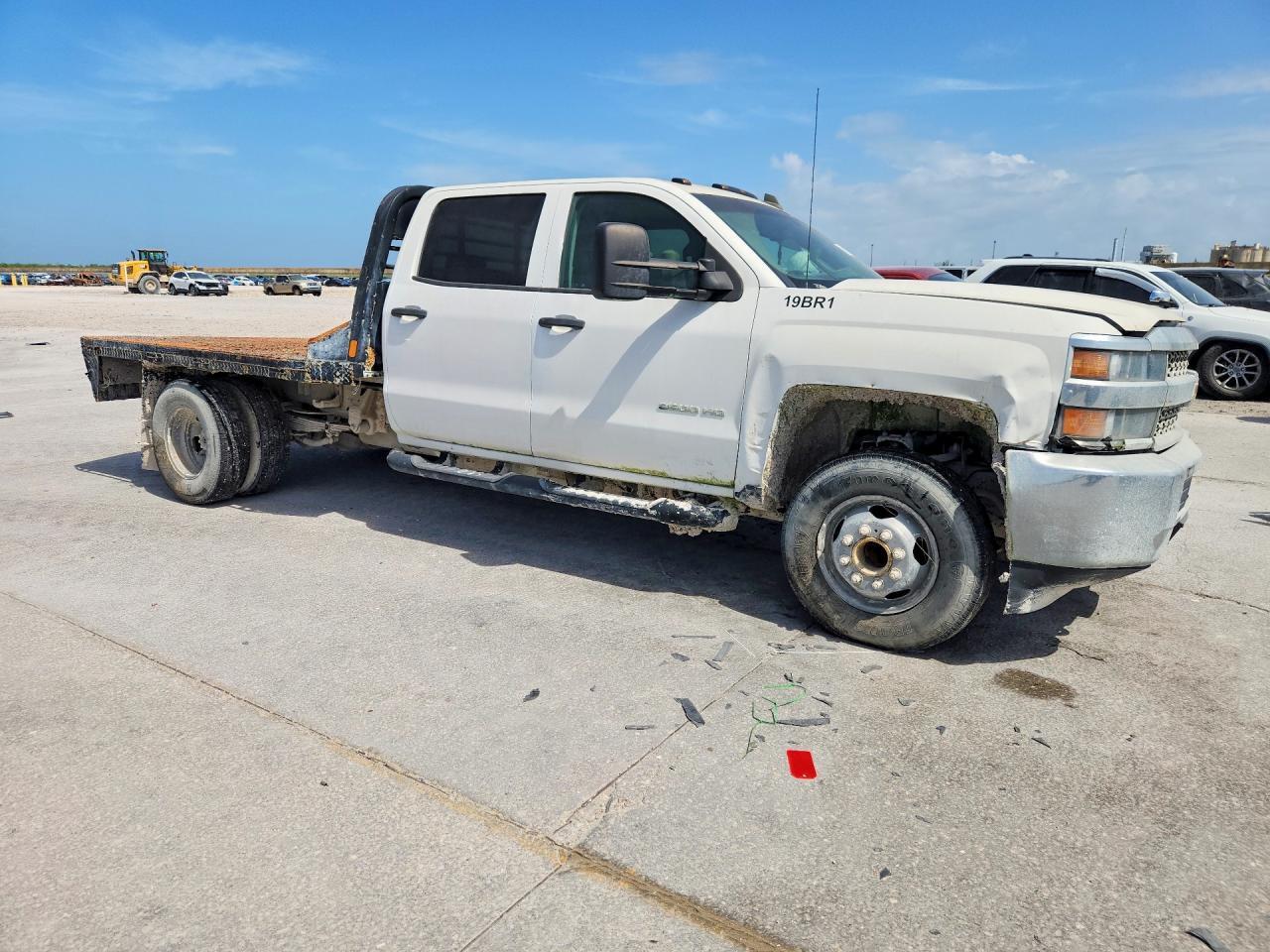 2019 CHEVROLET SILVERADO C3500 6.0L V-8 FLAT BED — Фото 4 из 12