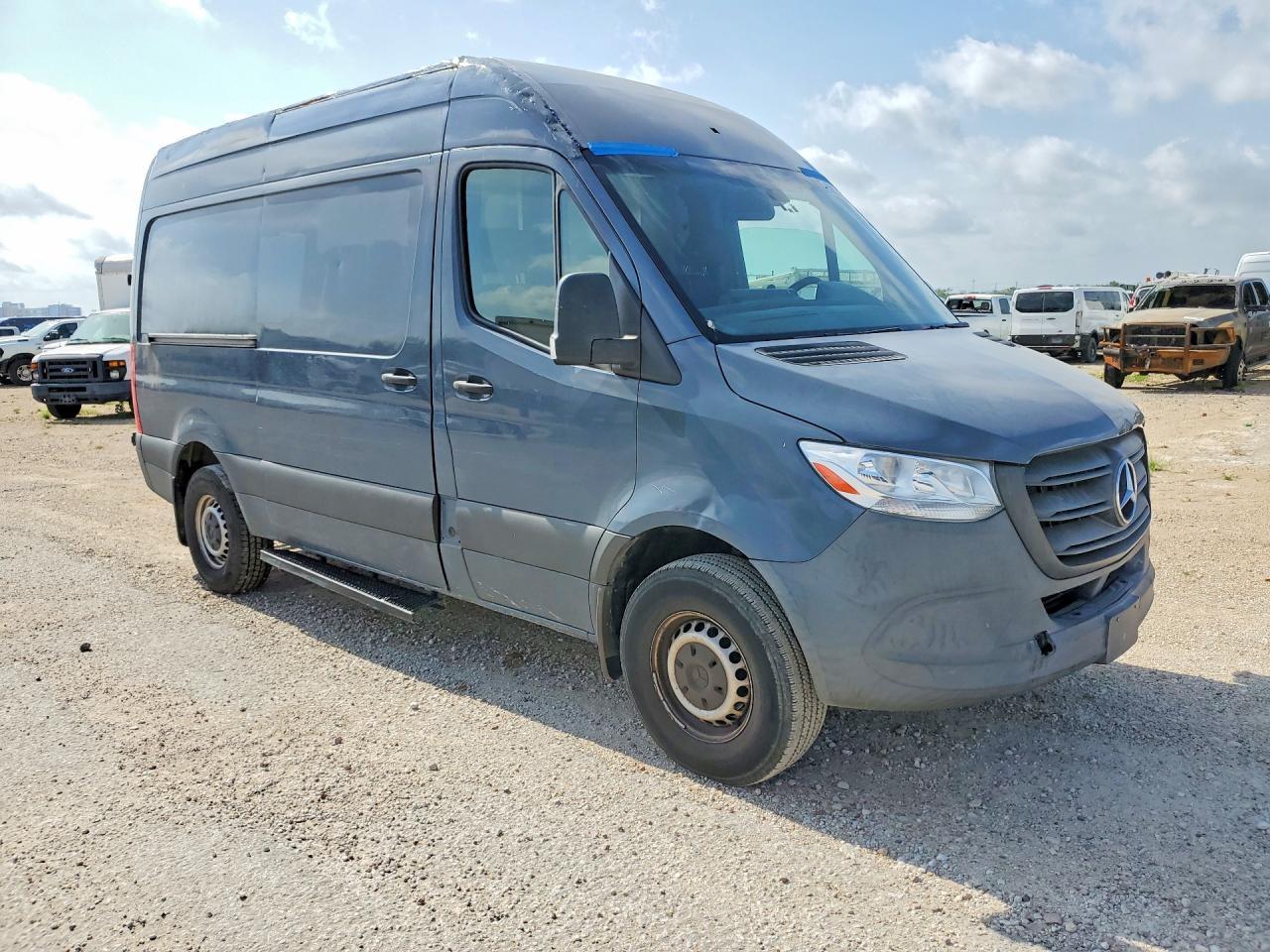 2019 MERCEDES-BENZ SPRINTER 2500/3500 — Фото 4 из 12