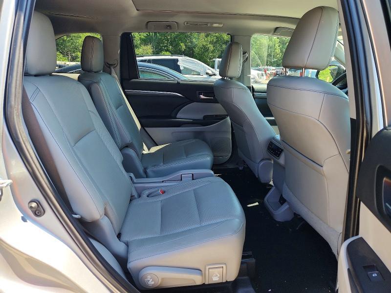 2019 TOYOTA HIGHLANDER LIMITED PLATINUM — Фото 11 из 14