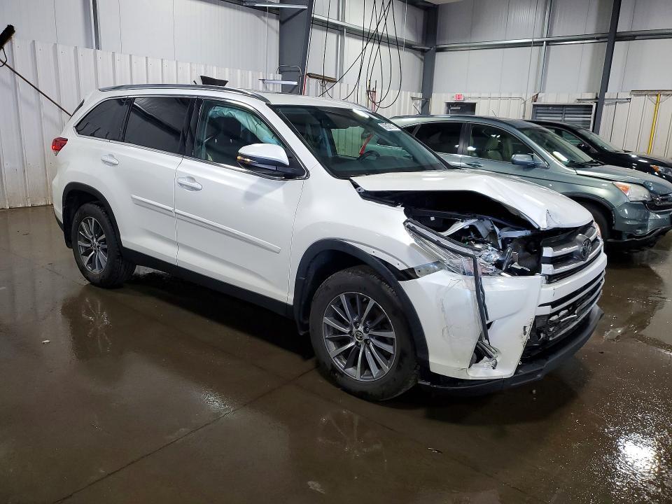 2019 TOYOTA HIGHLANDER XLE — Фото 4 из 13