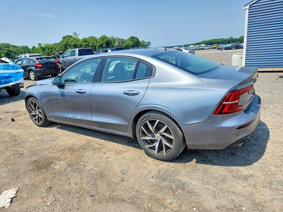 2019 VOLVO S60 T6 MOMENTUM — Фото 2 из 12