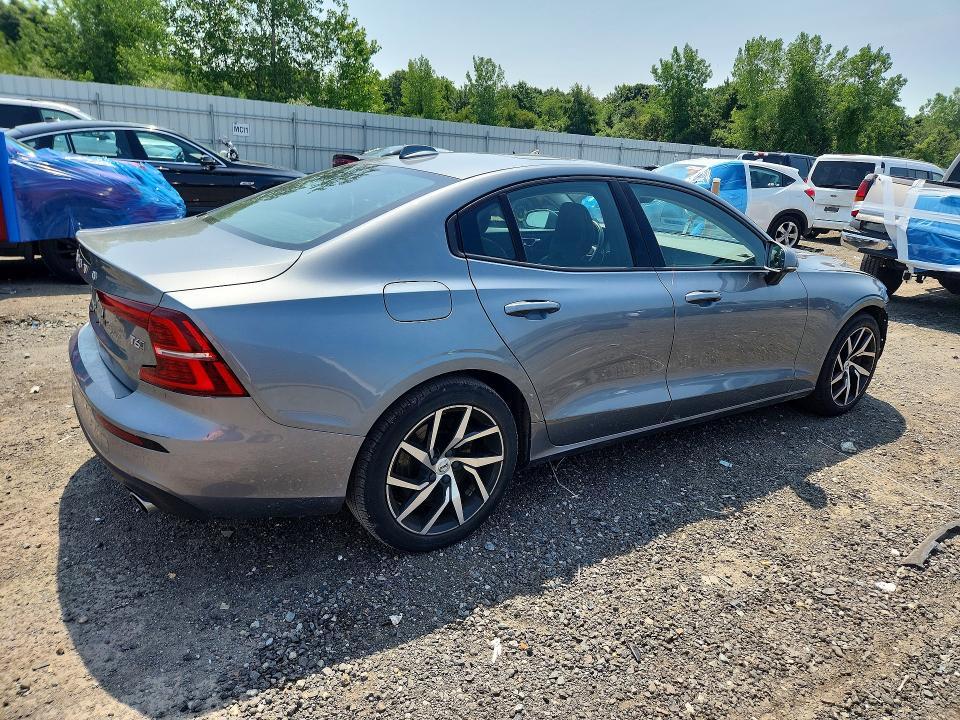 2019 VOLVO S60 T6 MOMENTUM — Фото 3 из 12
