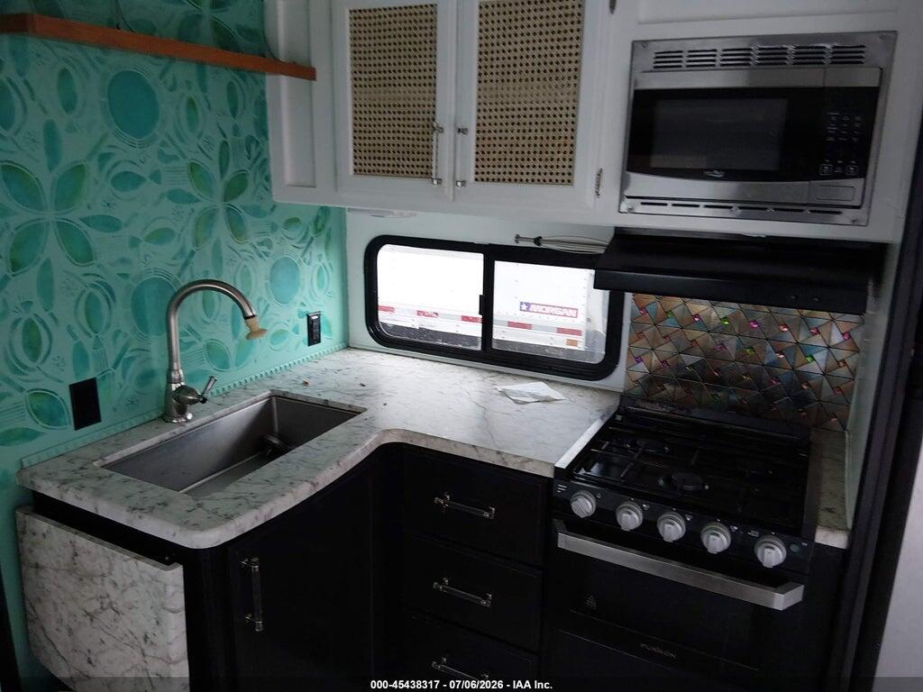 573TE3021J6607307 2018 GRAND DESIGN IMAGINE photo no. 12