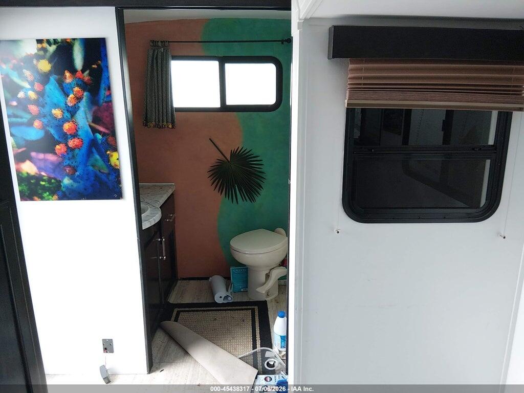 573TE3021J6607307 2018 GRAND DESIGN IMAGINE photo no. 8