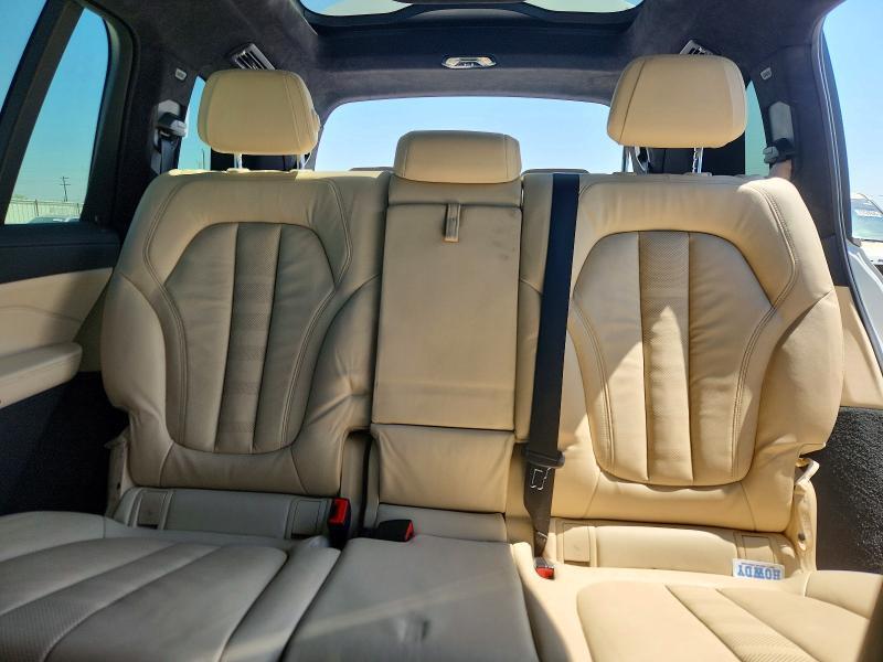 2020 BMW X7 — Фото 10 из 14