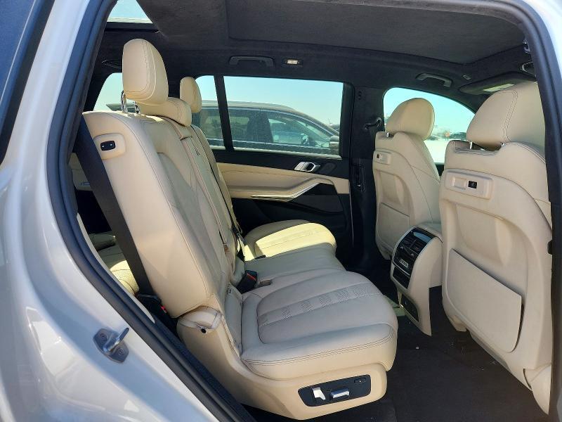 2020 BMW X7 — Фото 11 из 14