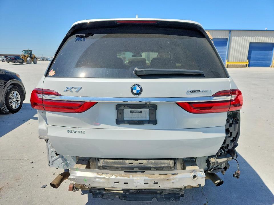 2020 BMW X7 — Фото 6 из 14