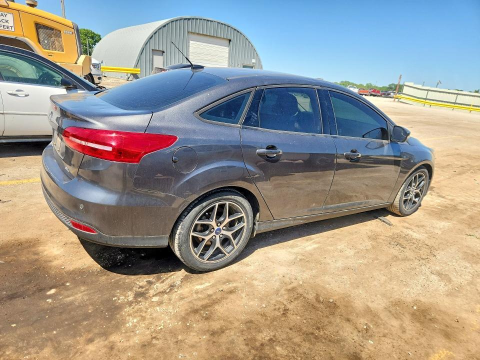 1FADP3H25JL241420 2018 FORD FOCUS photo no. 3