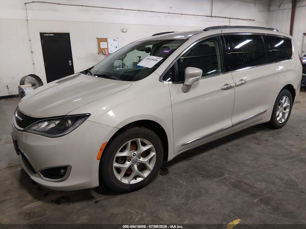 2C4RC1EG3HR585569 2017 CHRYSLER PACIFICA photo no. 2