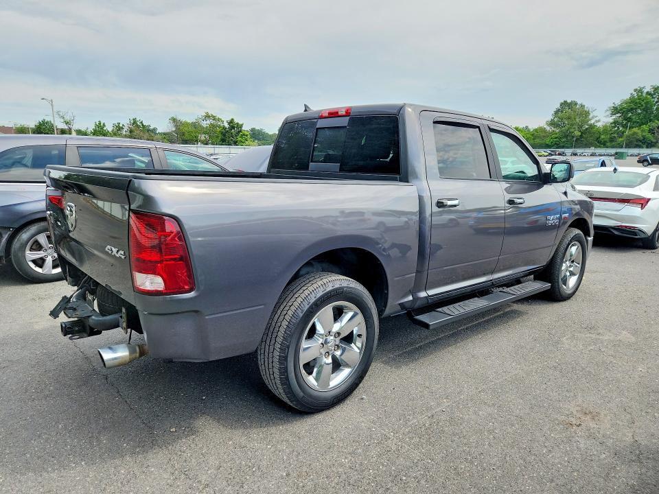 1C6RR7LT0JS284755 2018 RAM 1500 photo no. 3