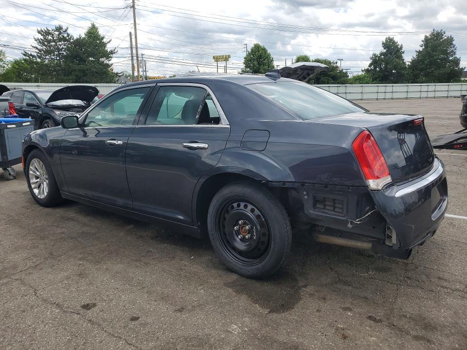 2017 CHRYSLER 300C — Фото 2 из 12