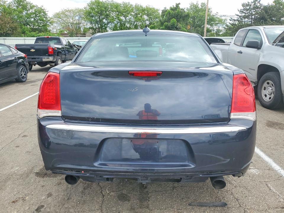 2017 CHRYSLER 300C — Фото 6 из 12