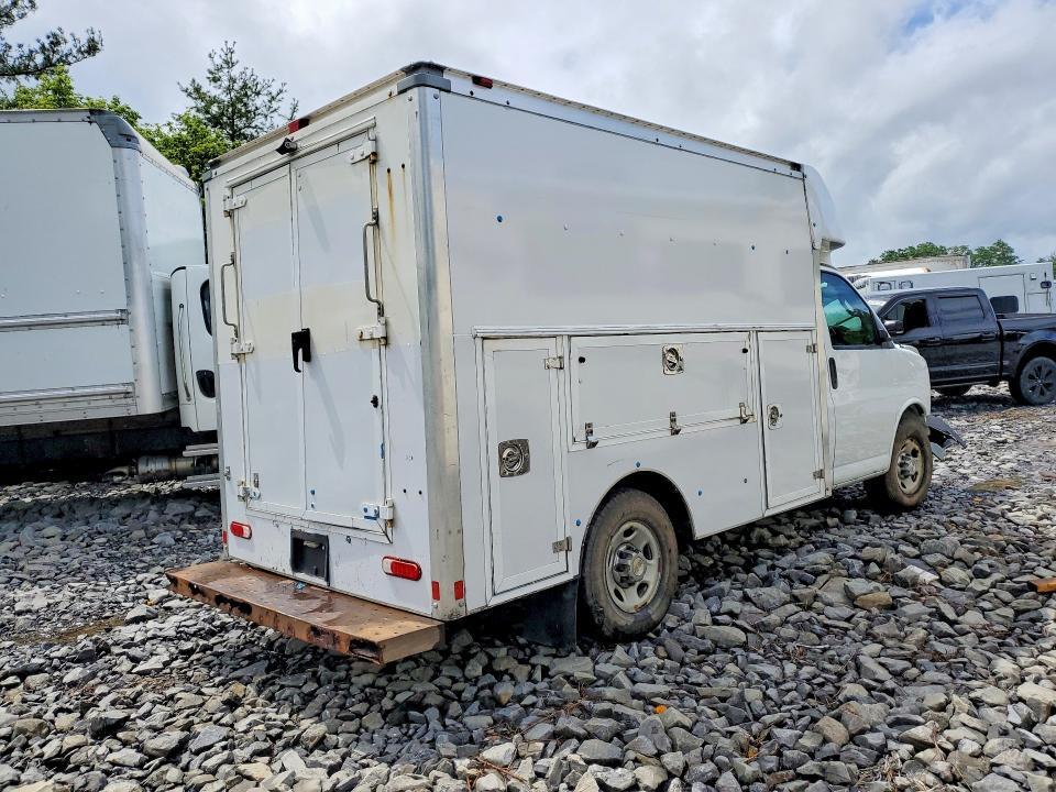 1GB0GRFG6H1350067 2017 CHEVROLET EXPRESS G3500 photo no. 3
