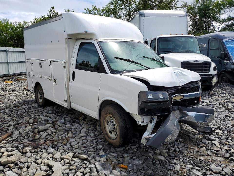 1GB0GRFG6H1350067 2017 CHEVROLET EXPRESS G3500 photo no. 4