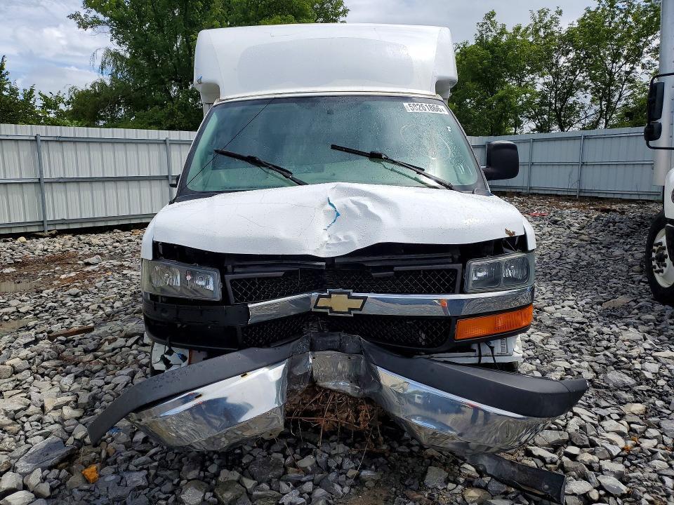 1GB0GRFG6H1350067 2017 CHEVROLET EXPRESS G3500 photo no. 5
