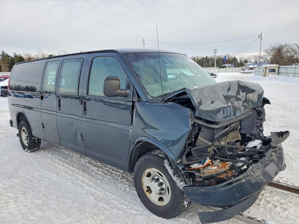 1GCZGHFG6H1130070 2017 CHEVROLET EXPRESS G3500 photo no. 4