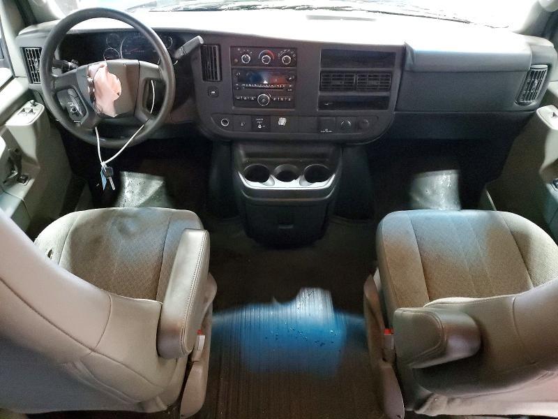 1GCZGHFG6H1130070 2017 CHEVROLET EXPRESS G3500 photo no. 8