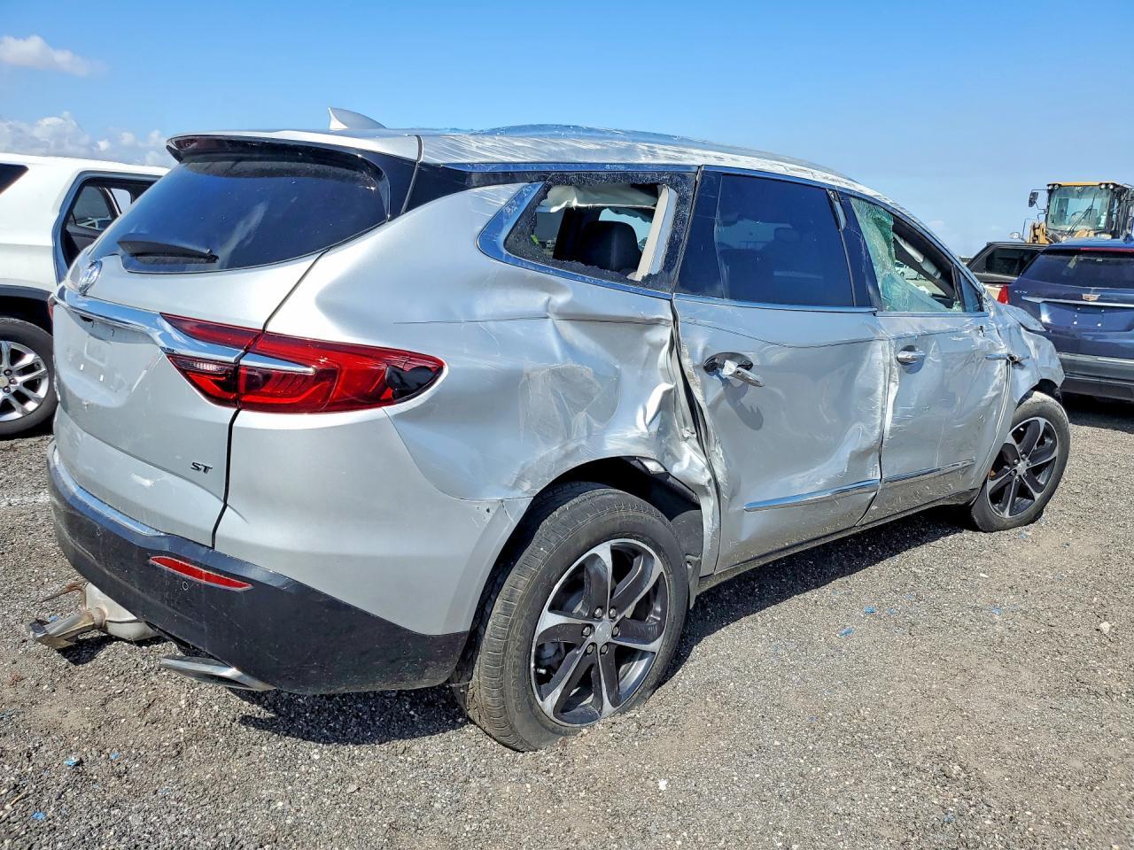 2020 BUICK ENCLAVE ESSENCE — Фото 3 из 13