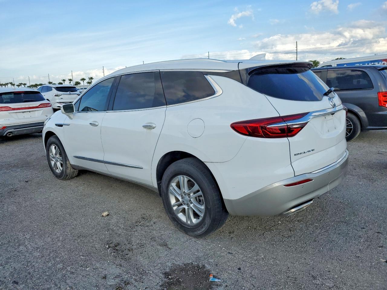 2020 BUICK ENCLAVE ESSENCE — Фото 2 из 12