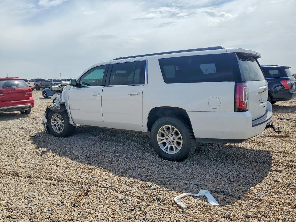 2017 GMC YUKON XL K1500 SLT — Фото 2 из 13