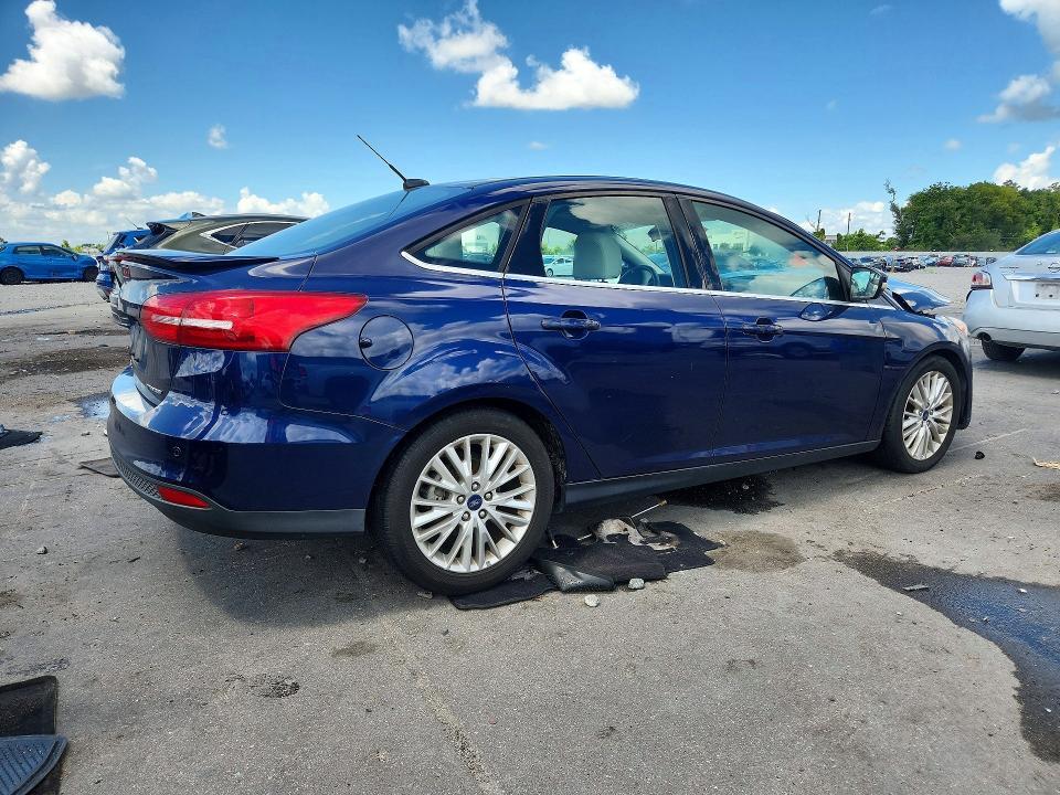 1FADP3J2XHL268360 2017 FORD FOCUS photo no. 3